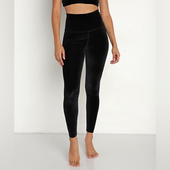 BEYOND YOGA Velvet Motion High Waisted Midi Legging Black Activewear Women’s XS - Picture 1 of 12
